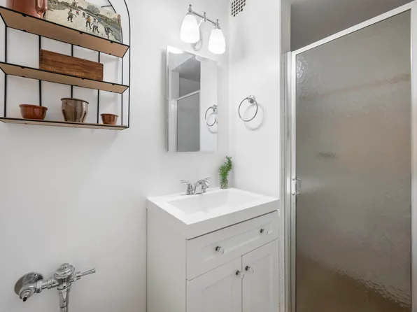 255 Fieldstone Terrace image 10 of 13