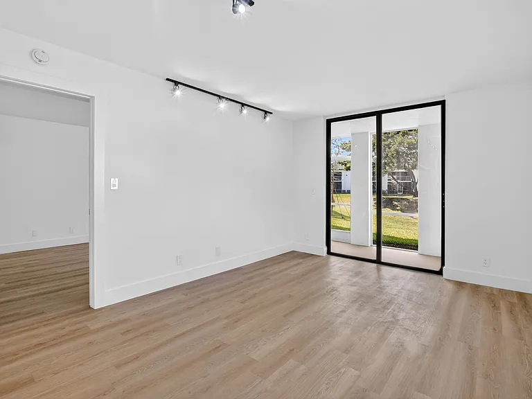 Boca Villas — Photo 37