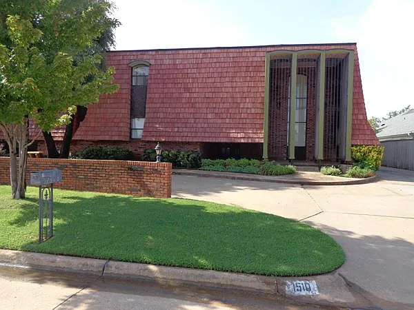 3 bed, 3.5 bath, 3000 sqft, $2,200 — Photo 2