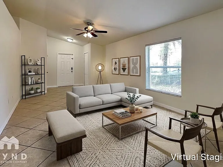 1212 Oak Pond St — Photo 2