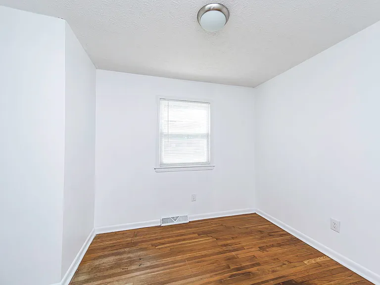 1208 Louis Ln — Photo 22