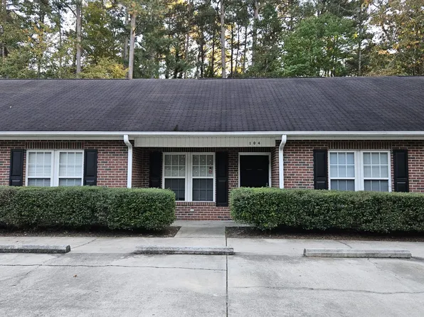 104 Hill Ave, Sanford, NC 27330