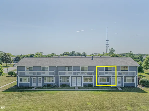 17357 W Maple Ln, Gurnee, IL 60031