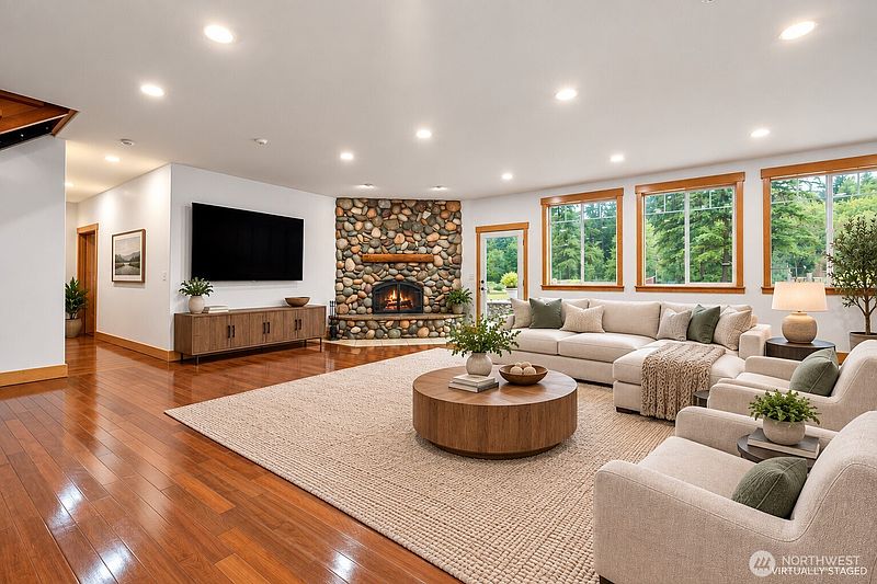2nd image of 30121 41st Avenue E