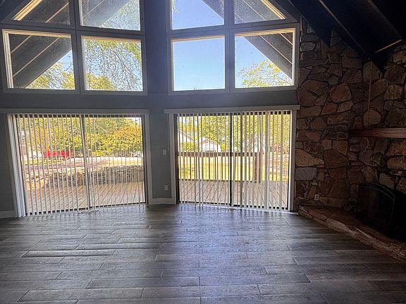 4th image of 401 Lake Club Cir