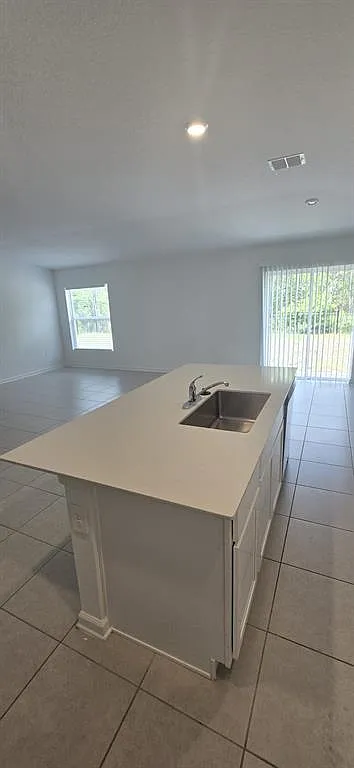 4 bed, 2.0 bath, 2250 sqft, $2,200 — Photo 4
