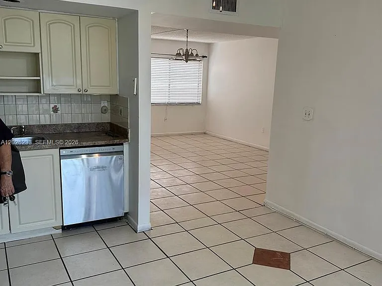 8420 SW 133rd Avenue Road 307 #307 — Photo 15