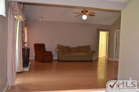 4th image of 2923 Floral Way Dr