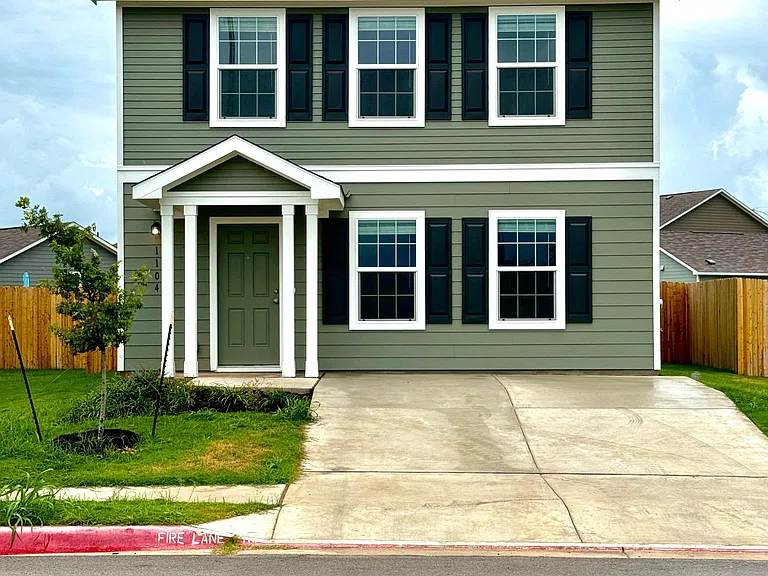 1104 Catfish Ln — Photo 1