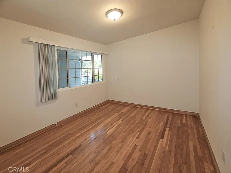 5939 Graves Ave — Photo 13