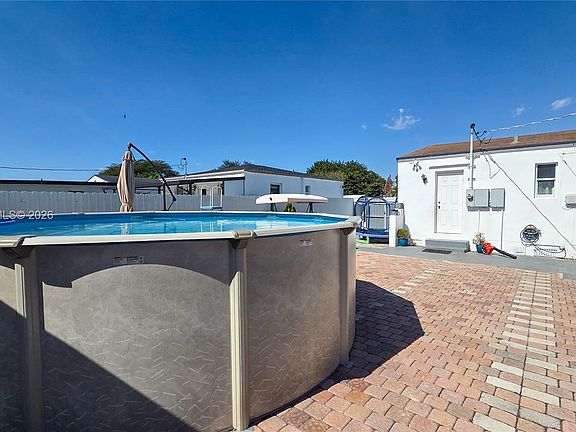 4th image of 1236 Rutland St