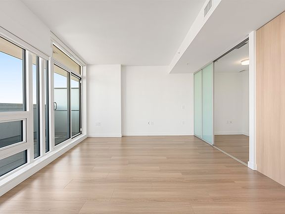 3rd image of 618 Carnarvon St #1403