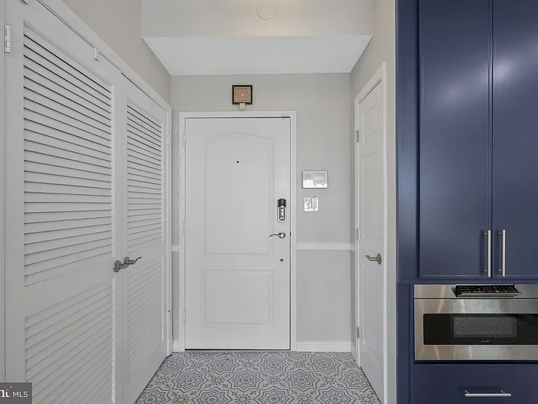 1211 S Eads St #1704 — Photo 5