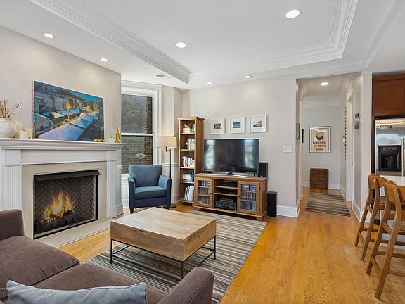 2nd image of 1421 W Summerdale Ave #2