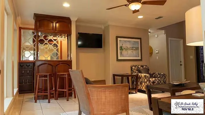 4 bed, 4.5 bath, 2474 sqft, $3,200 — Photo 3