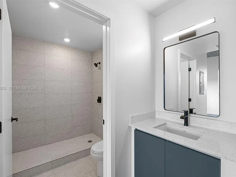 315 NW 32nd St #306 — Photo 11