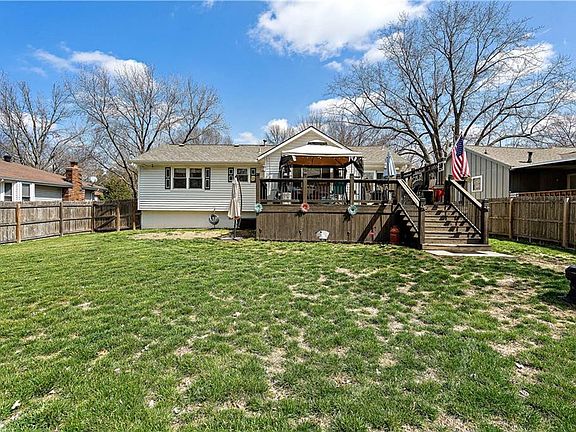 3rd image of 3004 Sweet Briar Dr