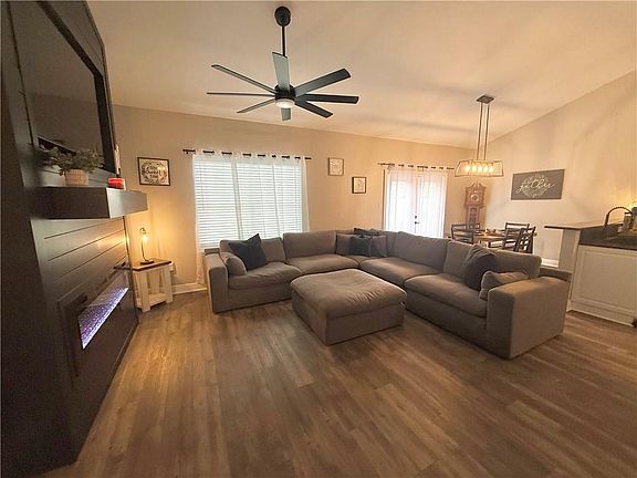 5th image of 2116 Jay St