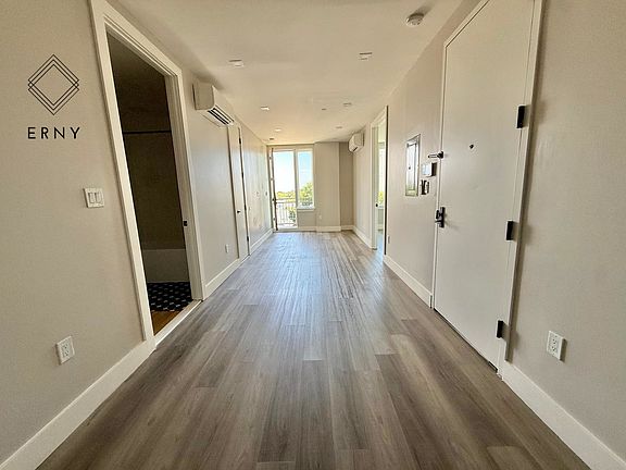 2nd image of 3421 Glenwood Rd #8B