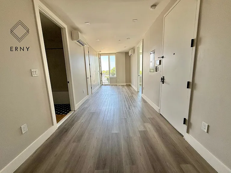 3421 Glenwood Rd #8B — Photo 2