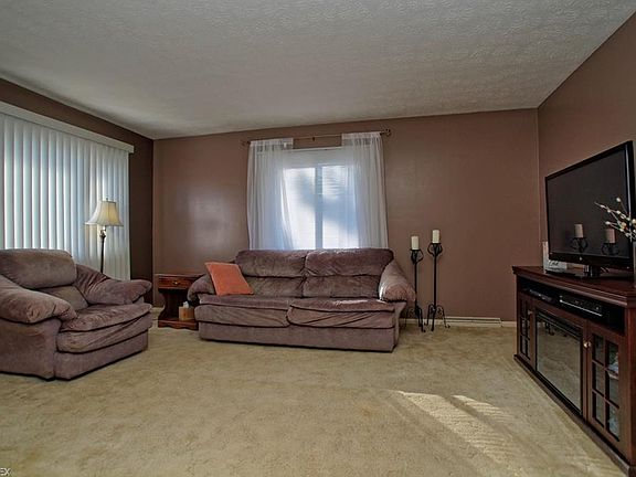 3rd image of 40 Kreiner Ave