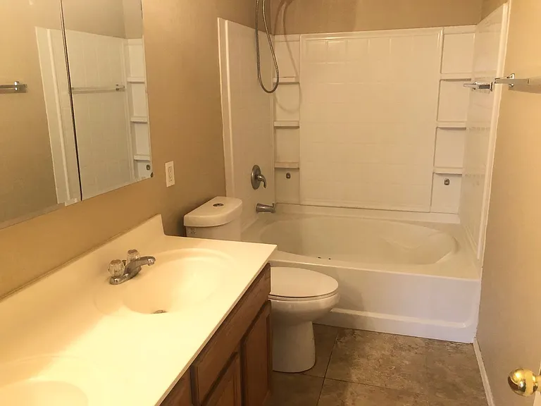 1790 E Silktassel Trl — Photo 8