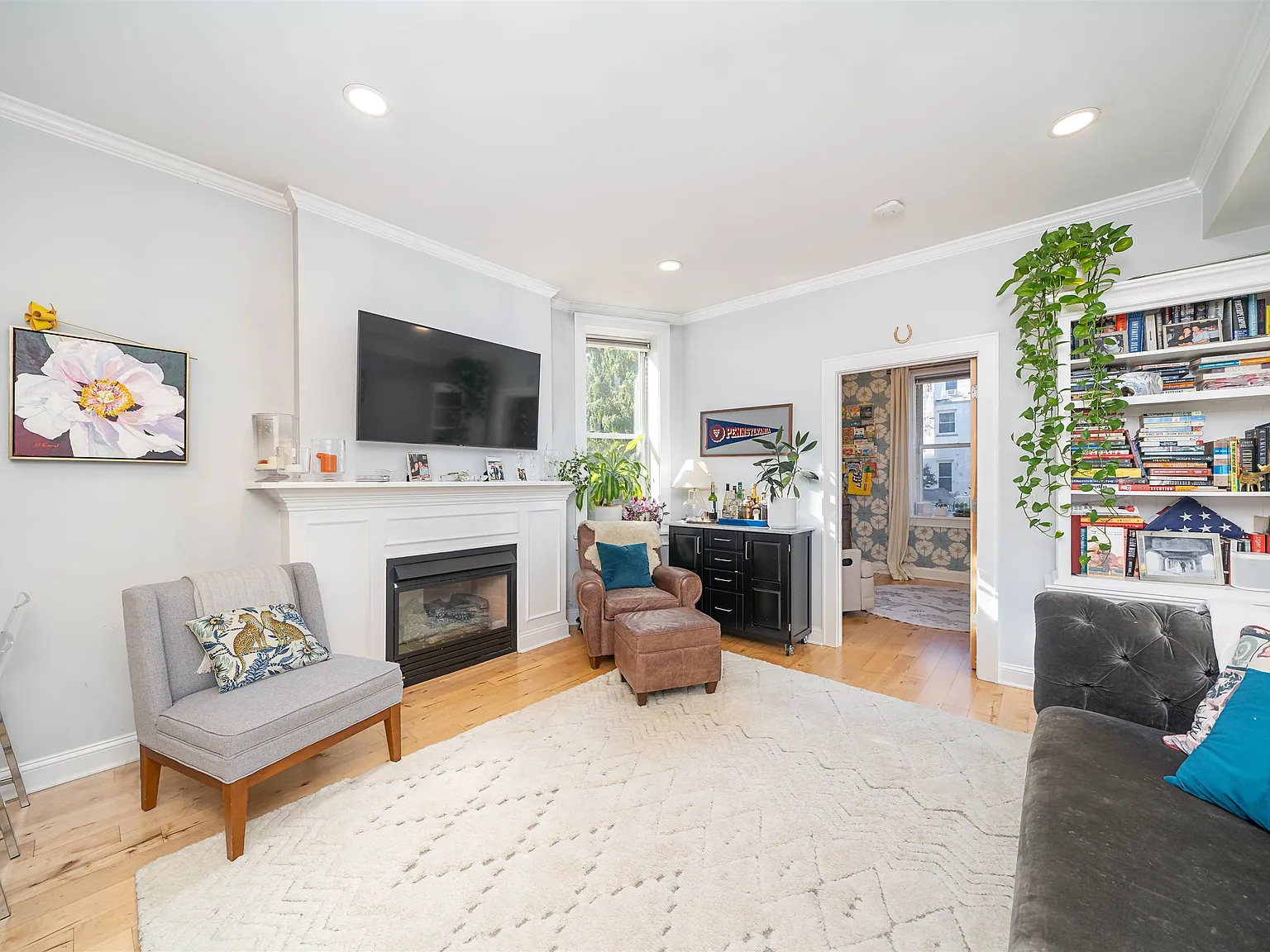 2 bed, 1.0 bath, 964 sqft, $4,300 — Photo 2