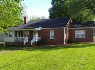 1006 W Jackson St, Mayodan, NC 27027