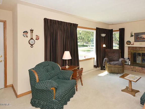 3rd image of 207 Dunham Dr