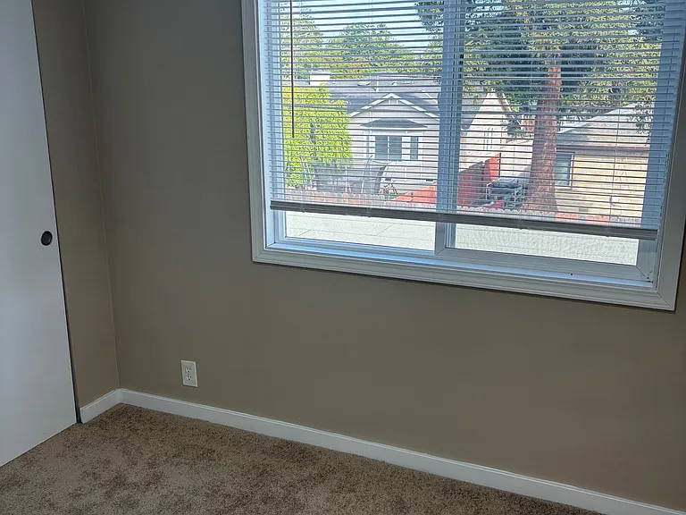 1411 E 3rd Ave #6 — Photo 5