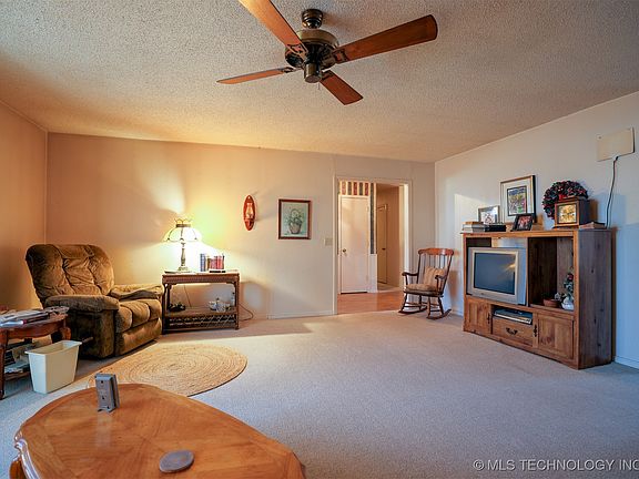 4th image of 244 Hinton Blvd