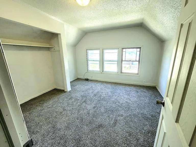 1700 W Smith St — Photo 11