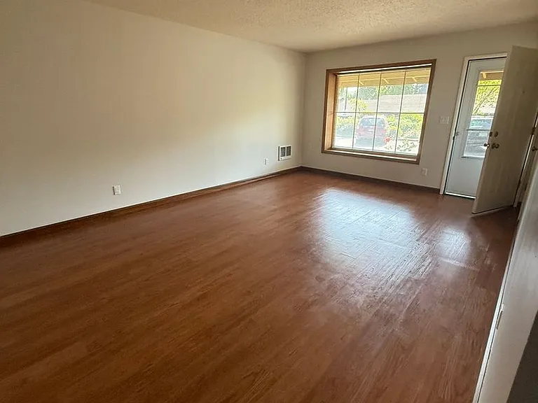11485 SW Greenburg Rd — Photo 20