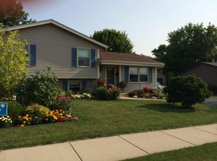 N89W15482 Cleveland Ave, Menomonee Falls, WI 53051