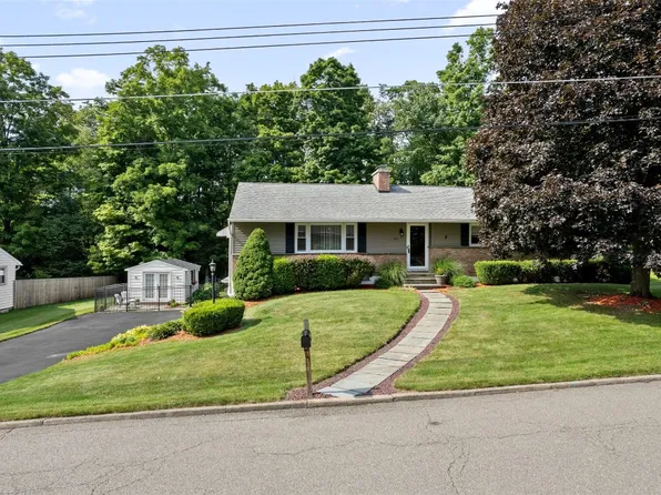 205 Brook Hill Ave, Vestal, NY 13850