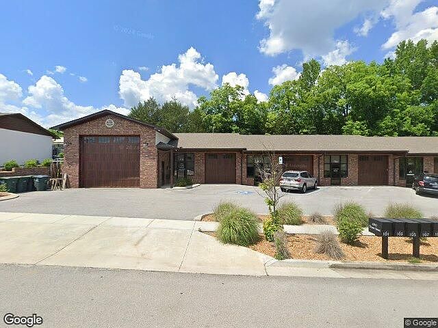 Small Office With Large Storage/Garage/Warehouse Space. Excellent East Brainerd location. Convenient to I-75, Volkswagen, and Hamilton Place.