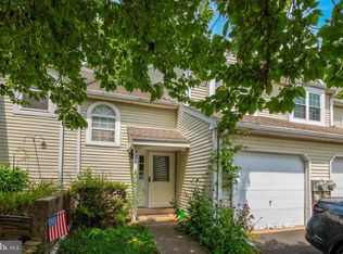 521 Ashton Cir, Feasterville, PA