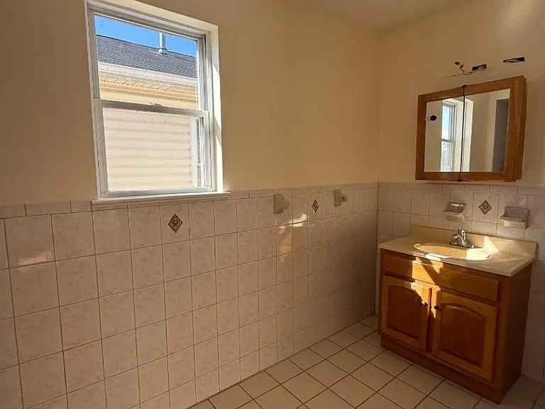 68 Port Ave — Photo 11