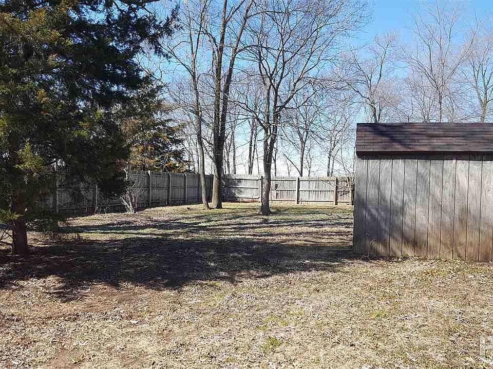 2nd image of 12119 N Riverview Rd