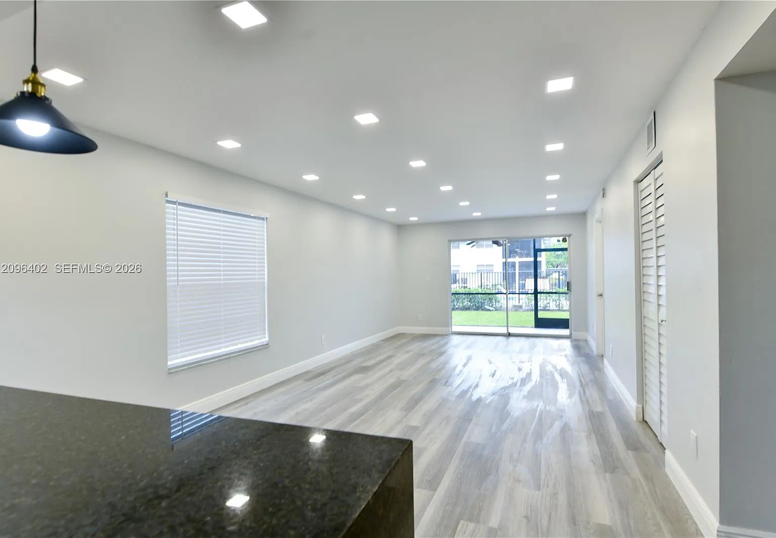905 Southridge Rd — Photo 3