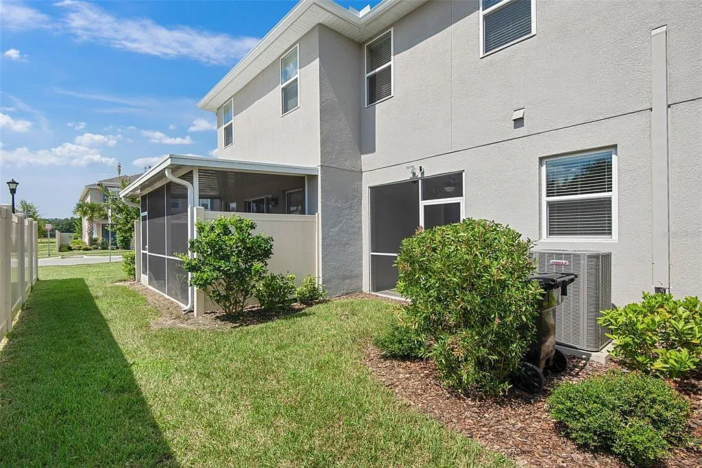 1077 Amber Leaf Trail, Wesley Chapel, FL 33544 — Photo 2