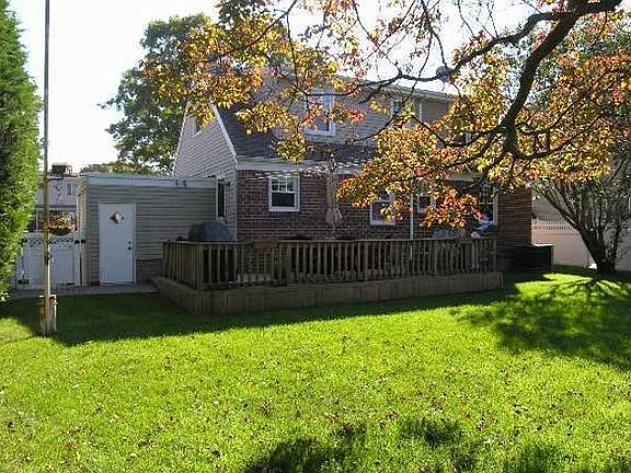 3rd image of 125 Parkhill Ave