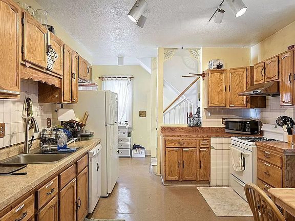 5th image of 820 7th St SE