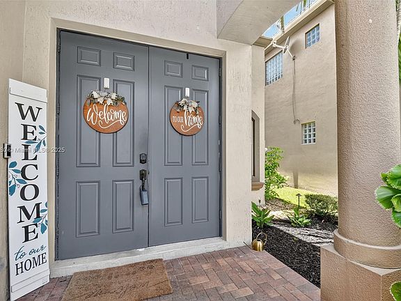4th image of 1086 Grove Park Cir