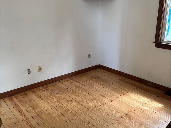 4th image of 1 Howes Road UNIT 1