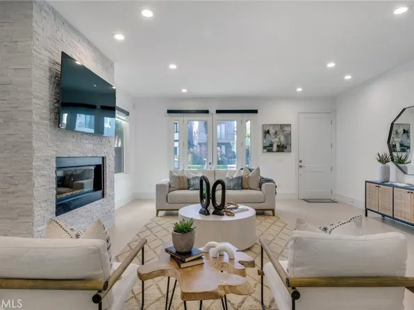 310 2nd St, Huntington Beach, CA 92648