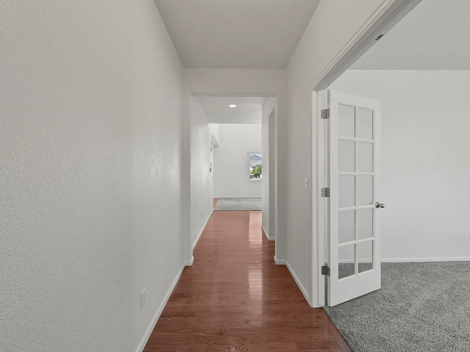 5 bed, 3.5 bath, 3472 sqft, $2,600 — Photo 3