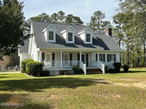 121 N Lakes Drive, Whiteville, NC 28472