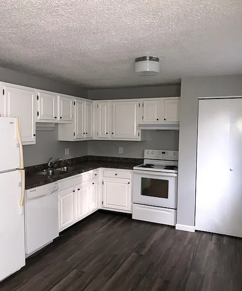422 N 1st St #4 — Photo 1