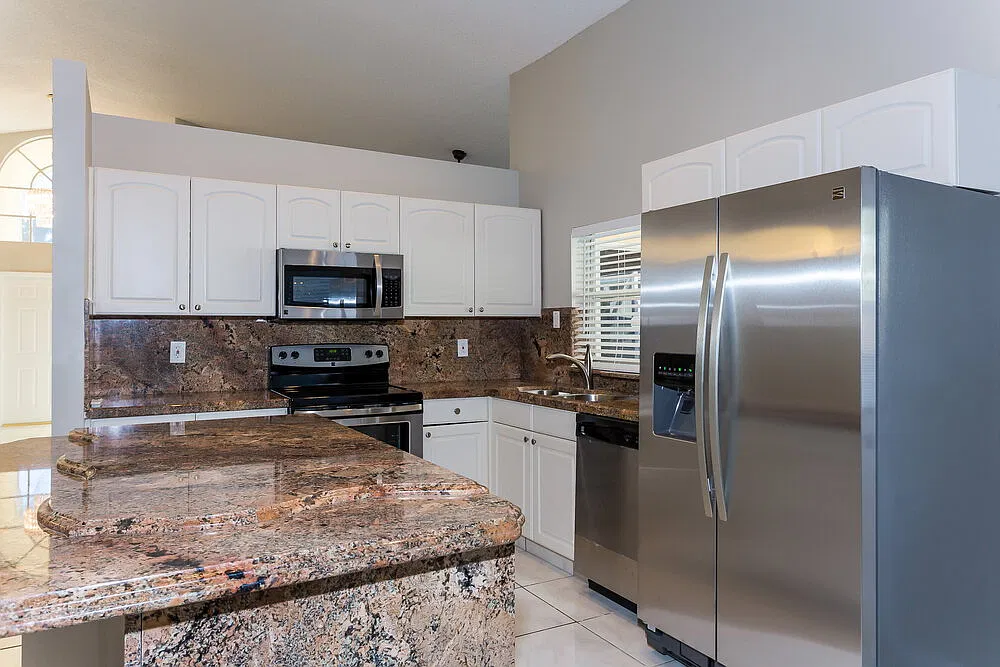 3 bed, 2.0 bath, 1649 sqft, $3,715 — Photo 3